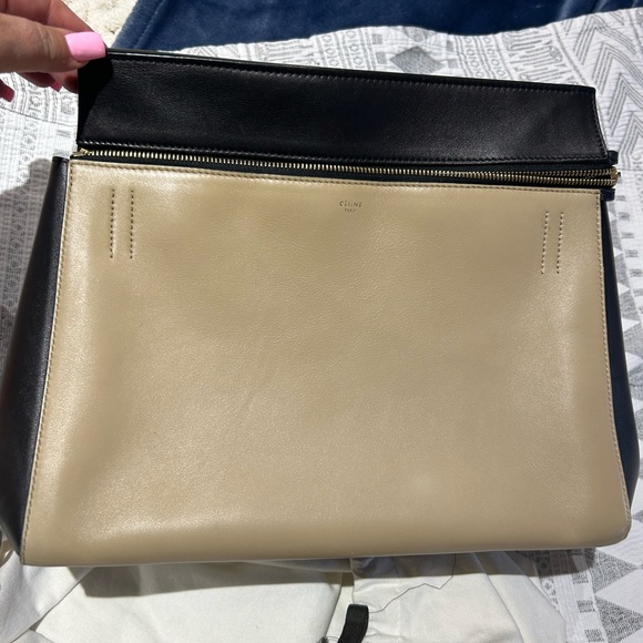 Celine bag great condition only a mark on bottom of the bag that’why low price - Picture 4 of 8